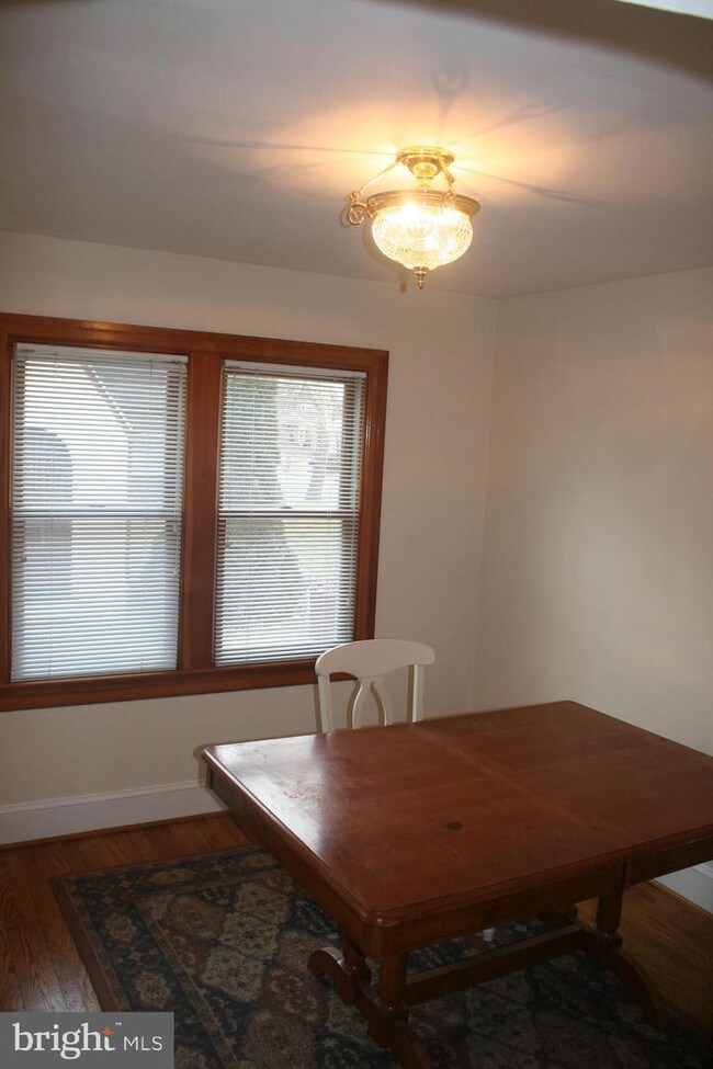 Building Photo - 1009 Parkside Ave