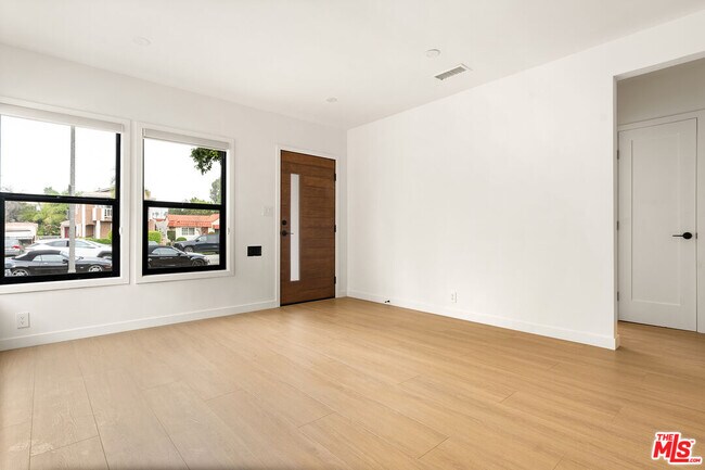 Building Photo - 1614 Hauser Blvd