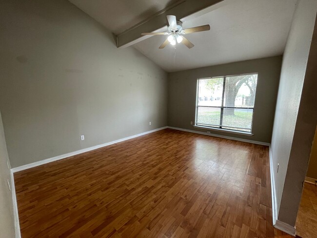 Building Photo - JULY PRE-LEASE!  Spacious 2 Bedroom 2 Bath...