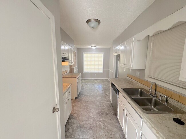 Foto del edificio - 4316 Springwind Rd