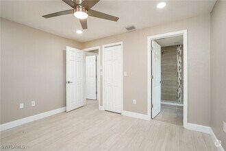 Building Photo - 1810 SW 21st Ln