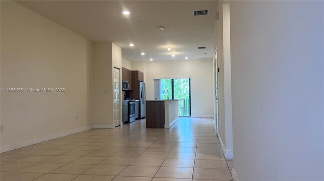 Foto del edificio - 7831 NW 104th Ave