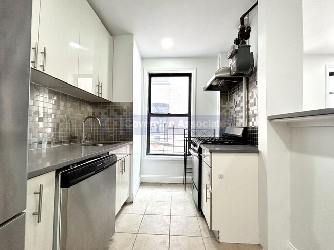 Building Photo - 220 West 149th Street