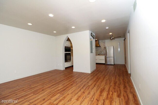 Building Photo - 2 br, 1 bath Condo - 3079 Colonial Way