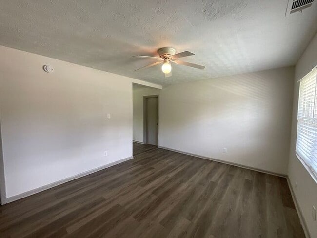 Foto del edificio - 8919 Yarmouth Dr