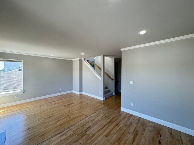 Building Photo - 150 W Florentia St