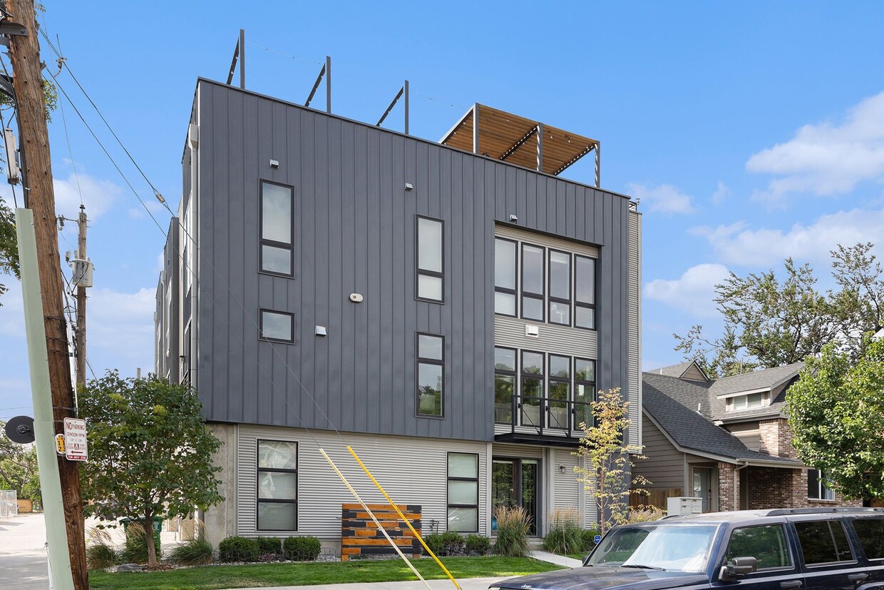 Foto principal - End unit 2bed/2.5 bath plus bonus office/r...
