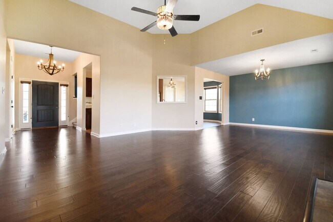 Foto del edificio - Pet Friendly Three Bedroom with Bonus!