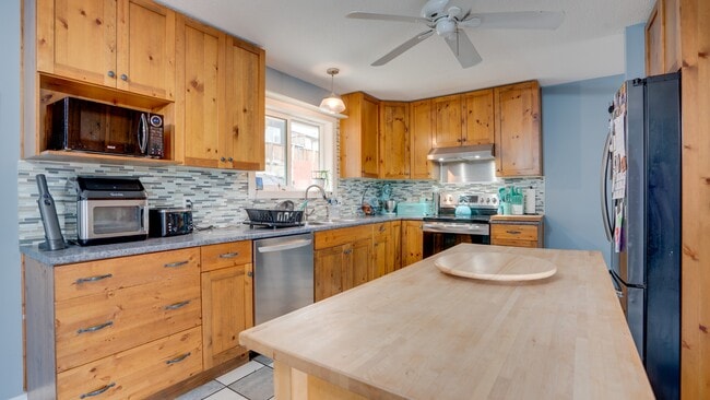 Building Photo - 1916 Grandview Ave