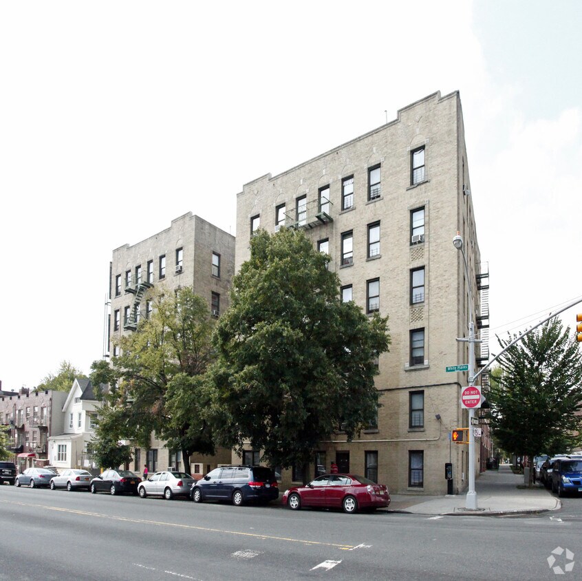 Building Photo - 1565-1573 White Plains Rd