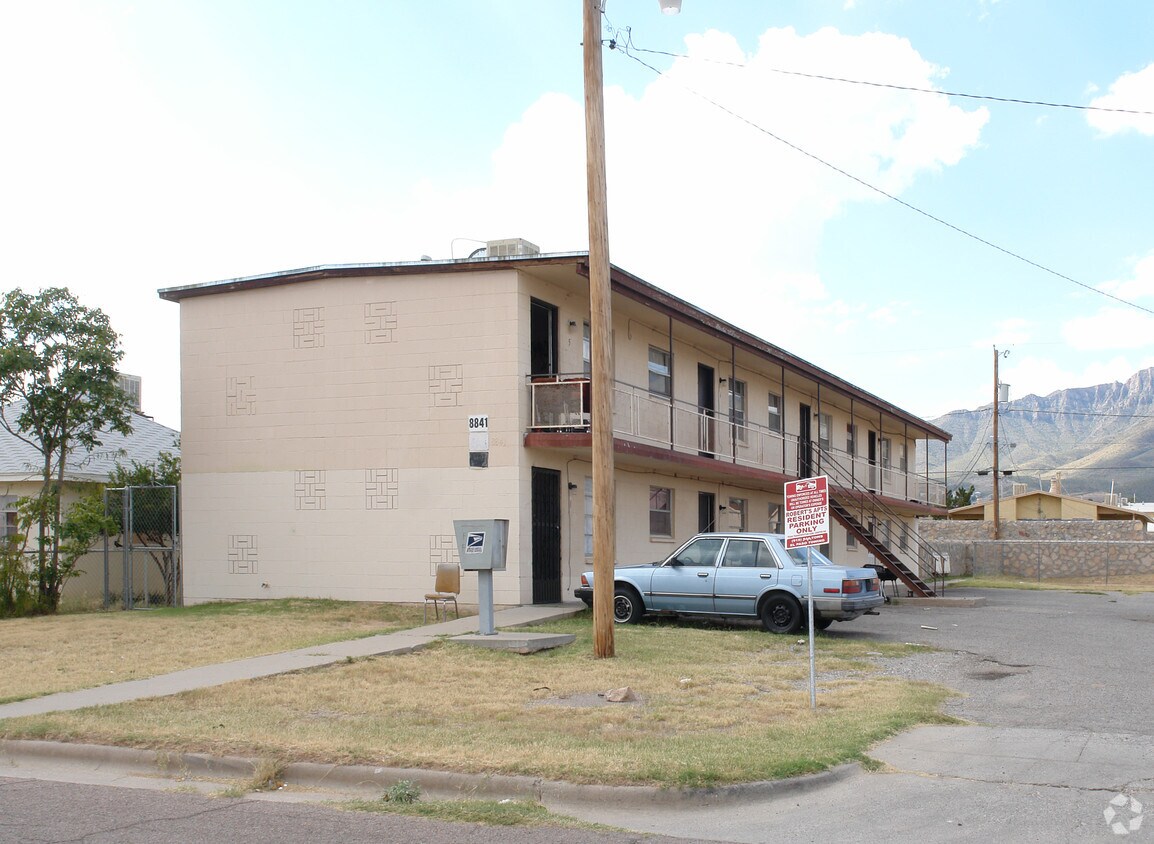 Foto del edificio - 8841 Robert Dr