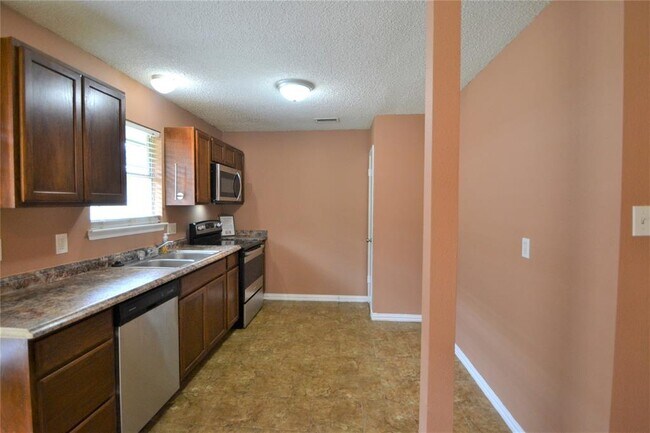 Foto del edificio - 23251 Tree House Ln