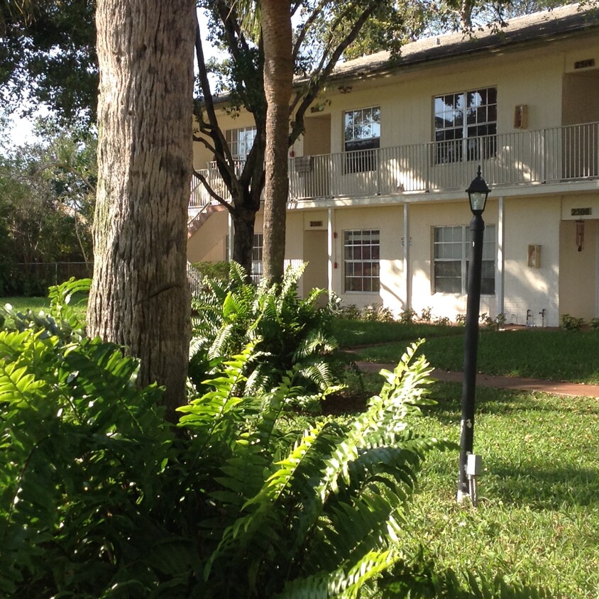 Primary Photo - 2516 Riverside Dr