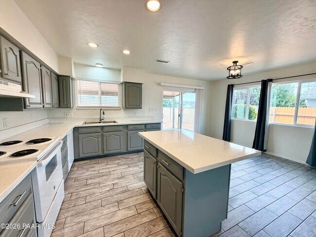Foto del edificio - 4558 N Miner Rd