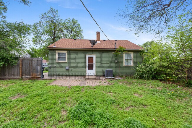 Foto del edificio - 4114 Vesta Dr