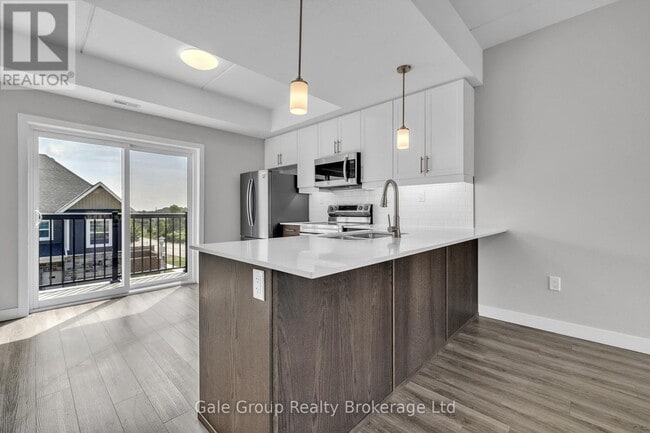 Building Photo - 439-439 Athlone Ave