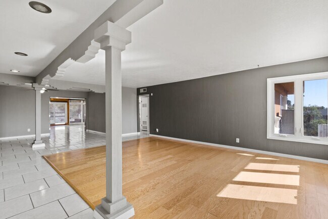 Building Photo - 3115 Titanic Ave