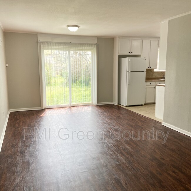 Foto del edificio - 1544 E 53rd St N