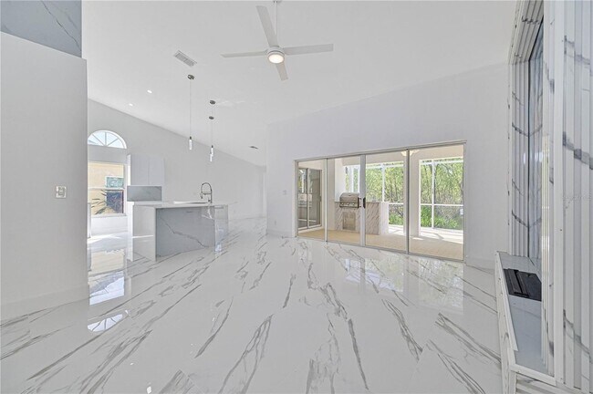 Foto del edificio - 3832 Sabal Springs Blvd