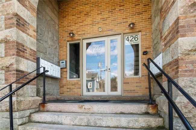 Building Photo - 426 Spring St