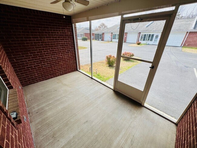 Building Photo - 325 Franklin Terrace