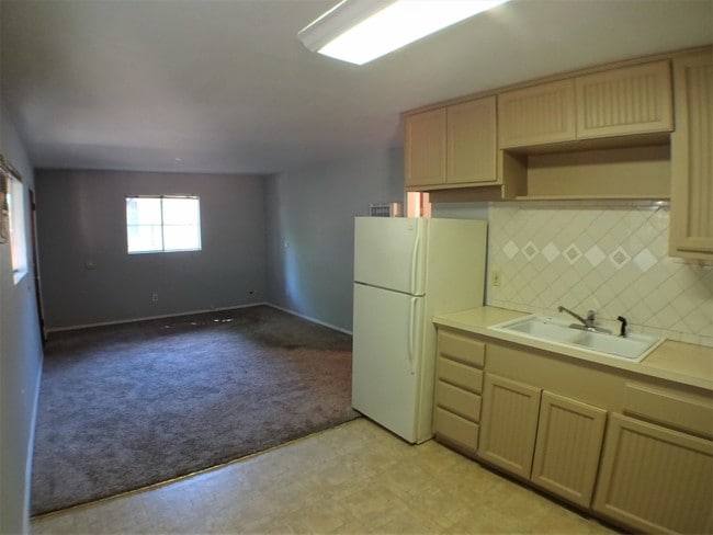 Building Photo - 1548 Elm St