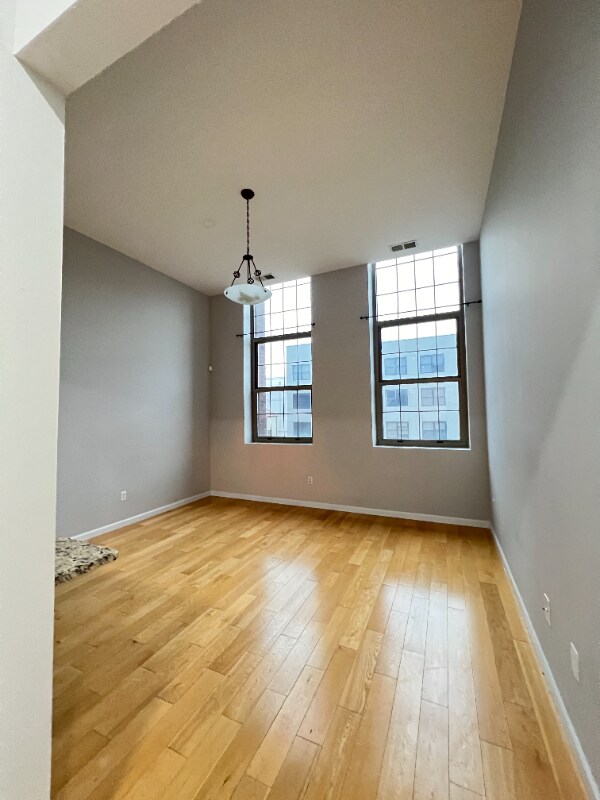 Building Photo - 175 Broadway