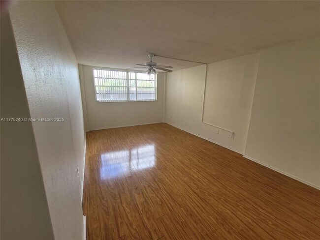 Foto del edificio - 2 bedroom in North Miami Beach FL 33162