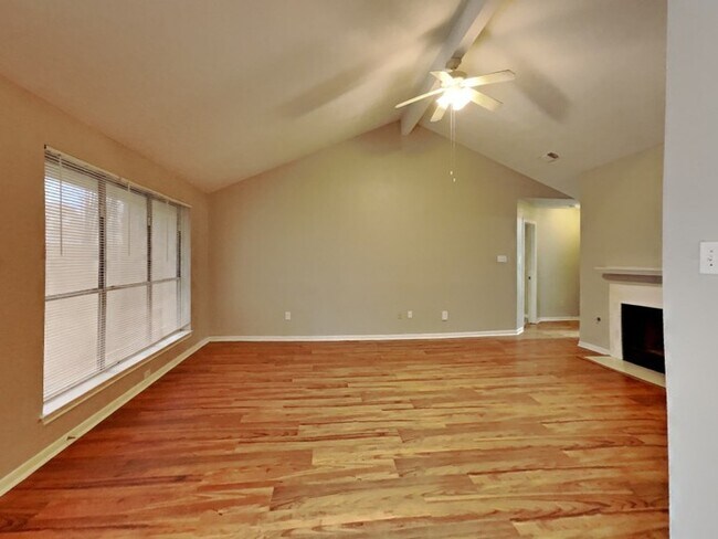 Foto del edificio - 2419 Sherwood Hollow Ln