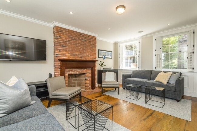 Building Photo - 7 Jackson Ave