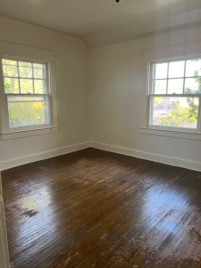 Building Photo - COMING SOON: Large 3 Bedroom Across from J...