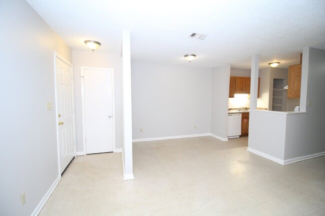 Building Photo - 2BR/1BA Apartment Near Mobile Hwy – Utilit...