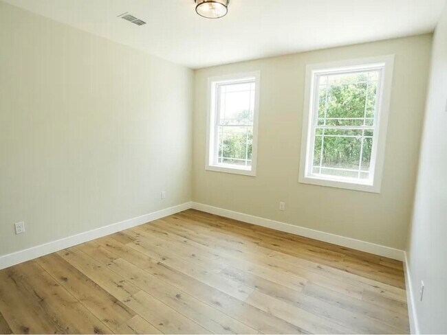 Foto del edificio - 140 Birch Crk Ln