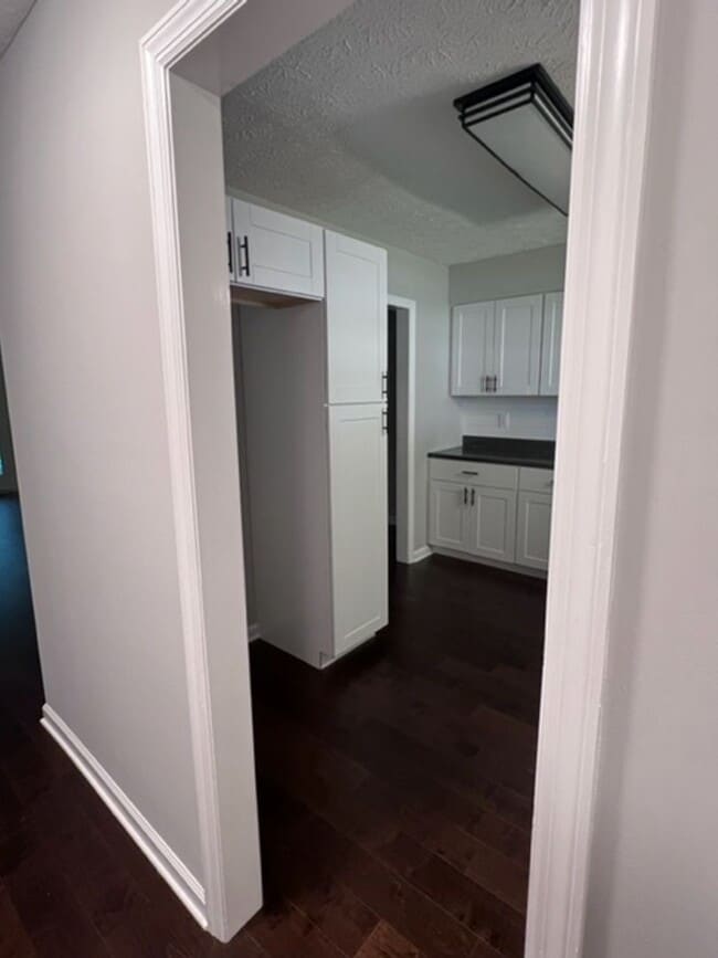 Building Photo - Knoxville 37917 - 2 bedroom, 1.5 bath town...
