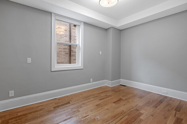 Building Photo - Renovated 4-Bedroom Family Home Near Rockcliffe Park