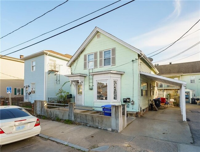 Building Photo - 21 Lilac St