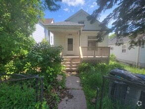 Building Photo - 526 N 12th Ave E