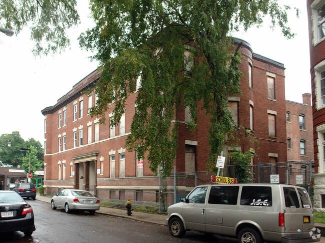 Building Photo - 4-6 Lyndhurst St