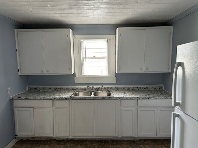 Building Photo - **3BR/1BA HOME IN BOSSIER CITY**
