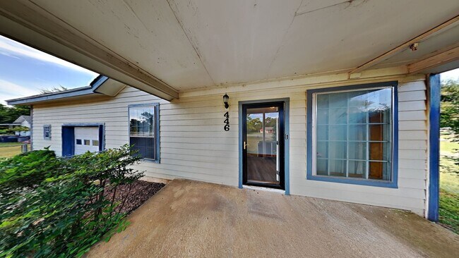 Foto del edificio - Welcome to this charming 3 bedroom, 1 bath...