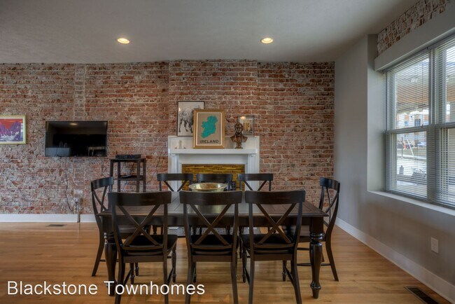 Building Photo - 320 S 40th St