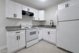 Building Photo - 706 Karlov St