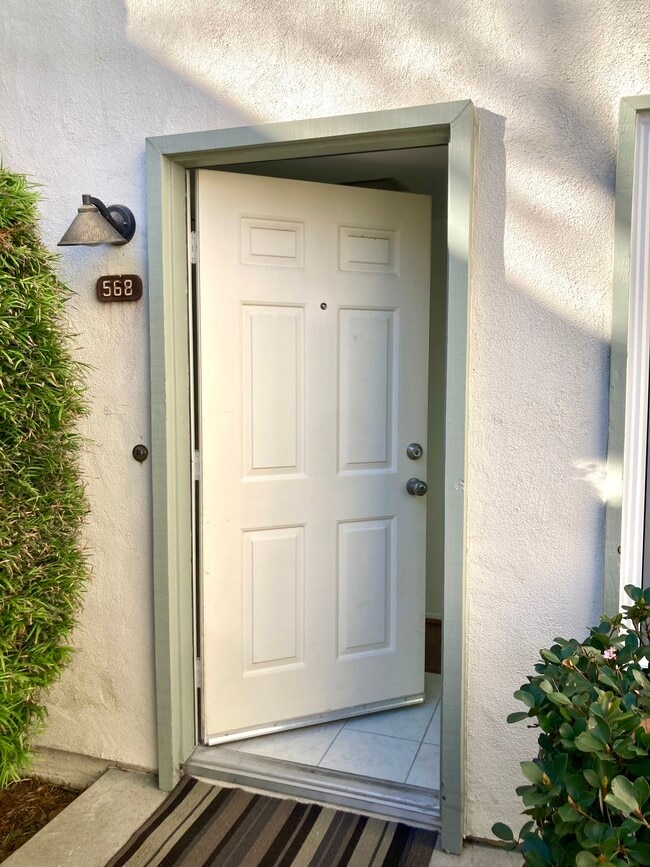 Building Photo - 568 Mills Way