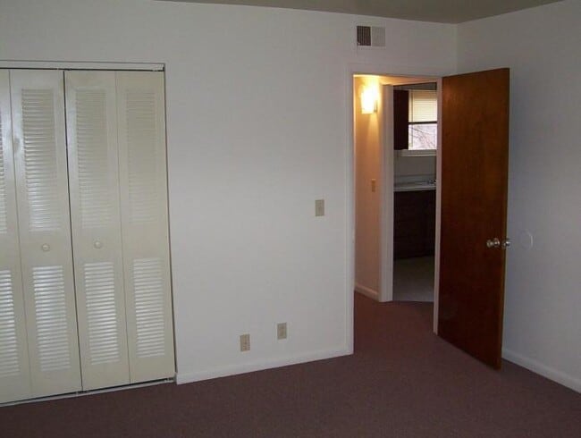 Building Photo - 3 bedroom in Madisonville KY 42431