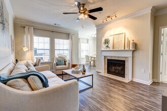 Building Photo - Crowne at Grandview