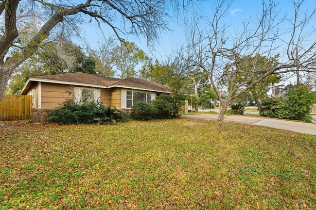 Building Photo - 1759 S Park