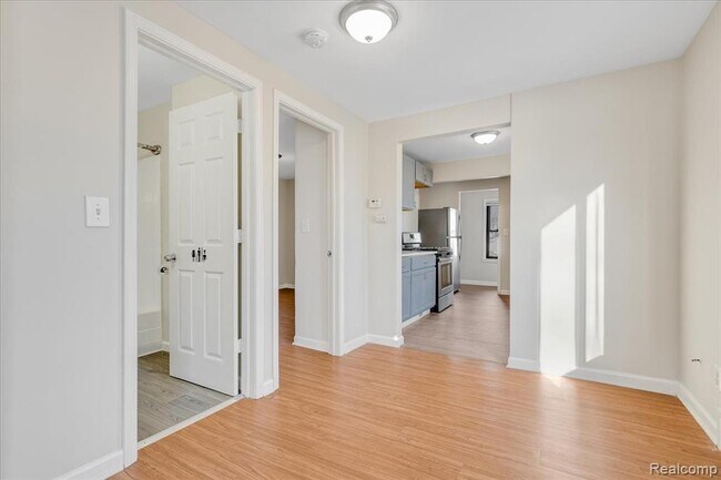 Building Photo - 60 W Harry Ave