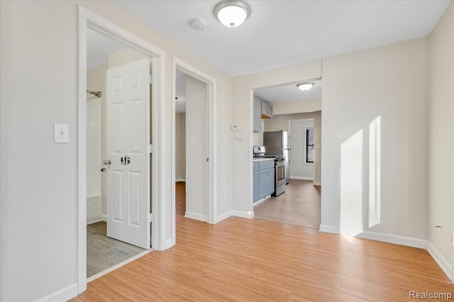 Foto del edificio - 60 W Harry Ave