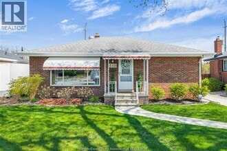 Building Photo - 446 St John St