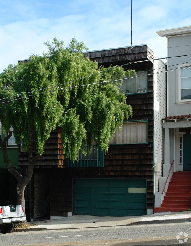 Building Photo - 210 Divisadero St